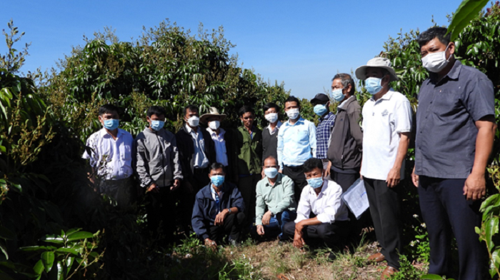 hoi nông dan huyen to chuc tham quan mo hinh vai U Hong 3